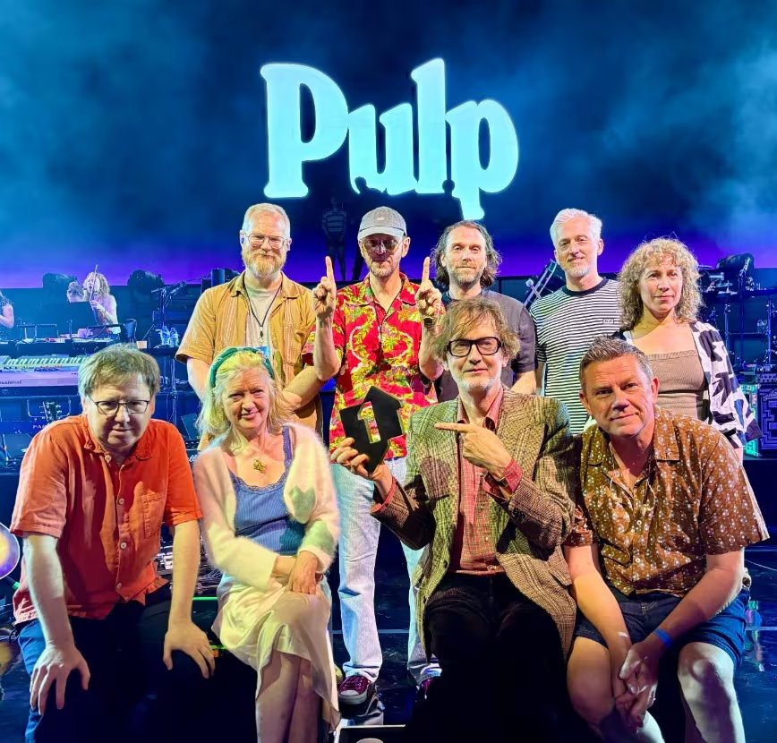 El álbum More se posicionó en el número uno de Reino Unido, consolidando el impacto renovador de Pulp según la crítica internacional