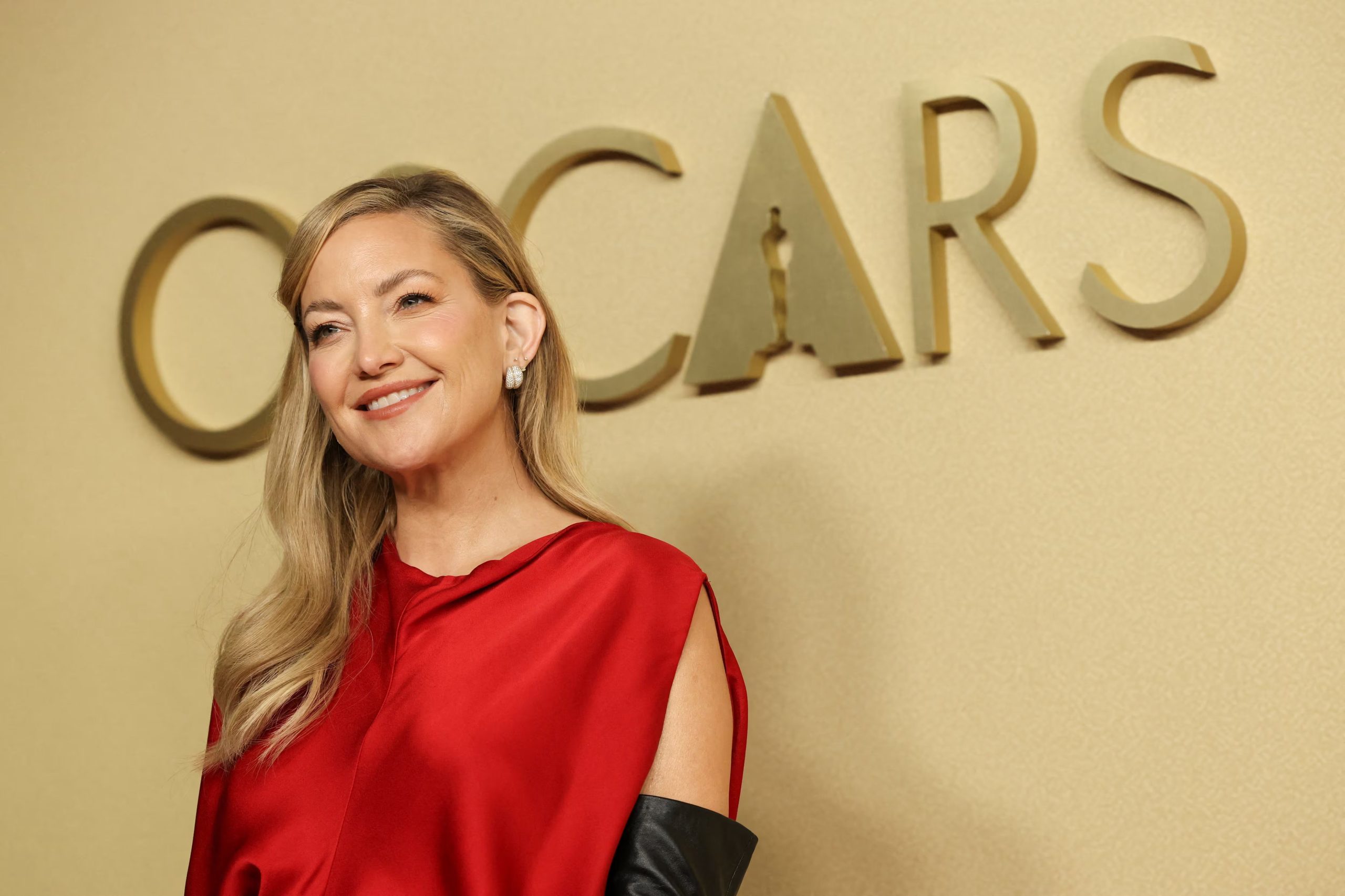 Hudson compartió la importancia de mantener una visión positiva ante oportunidades perdidas en Hollywood y aseguró que siempre prefiere mirar hacia el futuro (REUTERS/Mario Anzuoni)