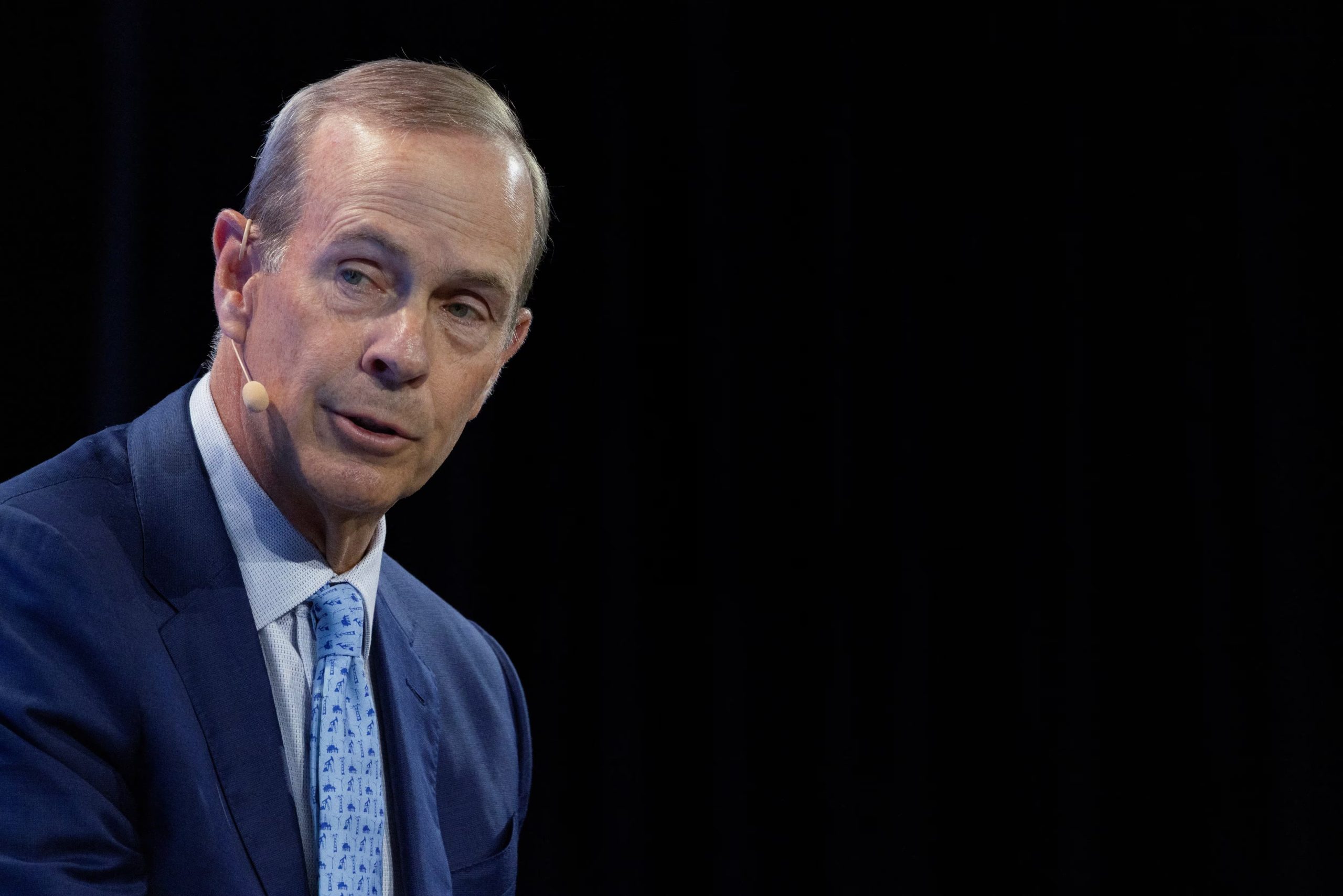 Mike Wirth, CEO de Chevron, comunicó que la empresa produce 250.000 barriles diarios en Venezuela (Reuters)