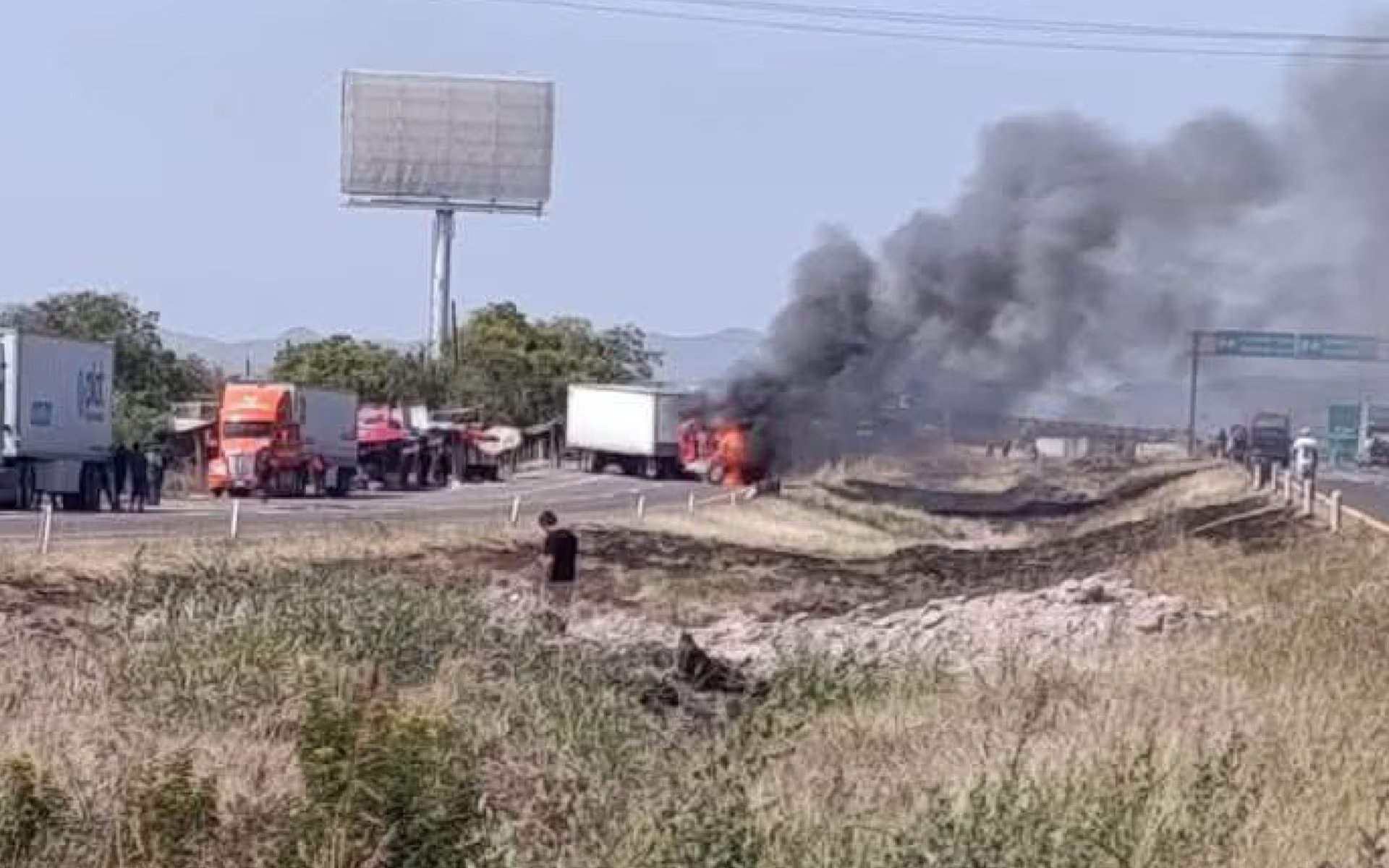 El INE determinó el cierre de módulos fijos e itinerantes en entidades donde persisten riesgos para ciudadanos y trabajadores. (Foto: X/@msalguerb)