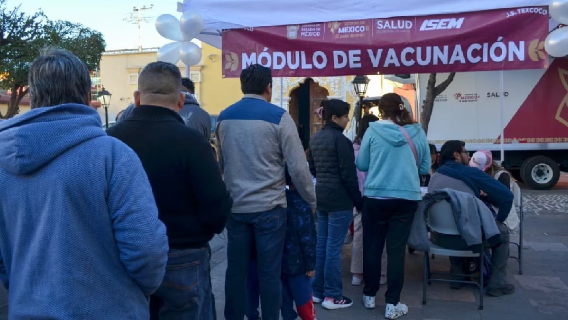 Autoridades locales y federales han hecho un llamado a reforzar la vacunación. Foto: (Archivo Infobae)