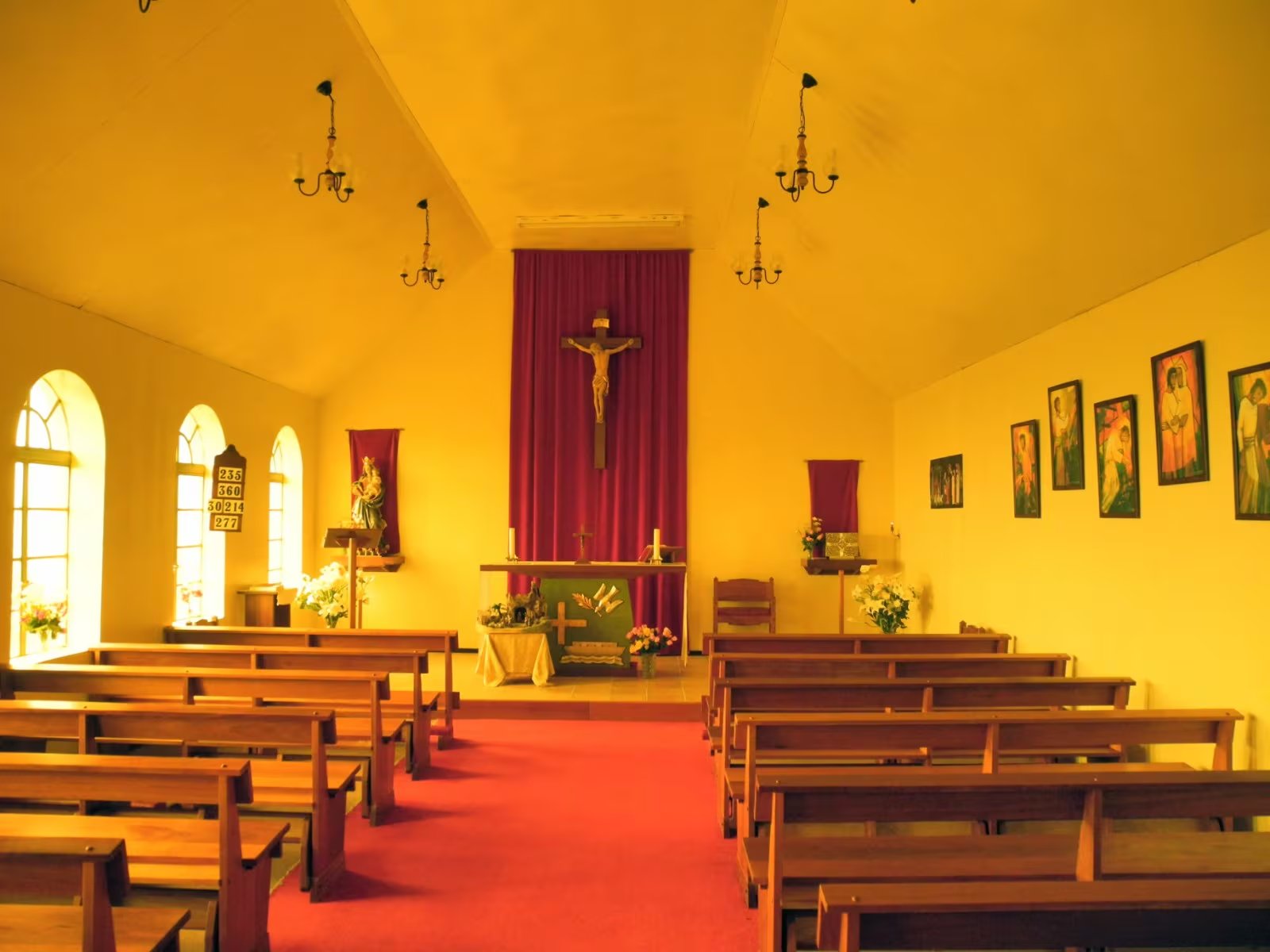 La falta de aeropuerto y el clima desafiante hacen que llegar a la iglesia demande al menos seis días en barco desde Ciudad del Cabo (Flickr.com/ultrapanavision)
