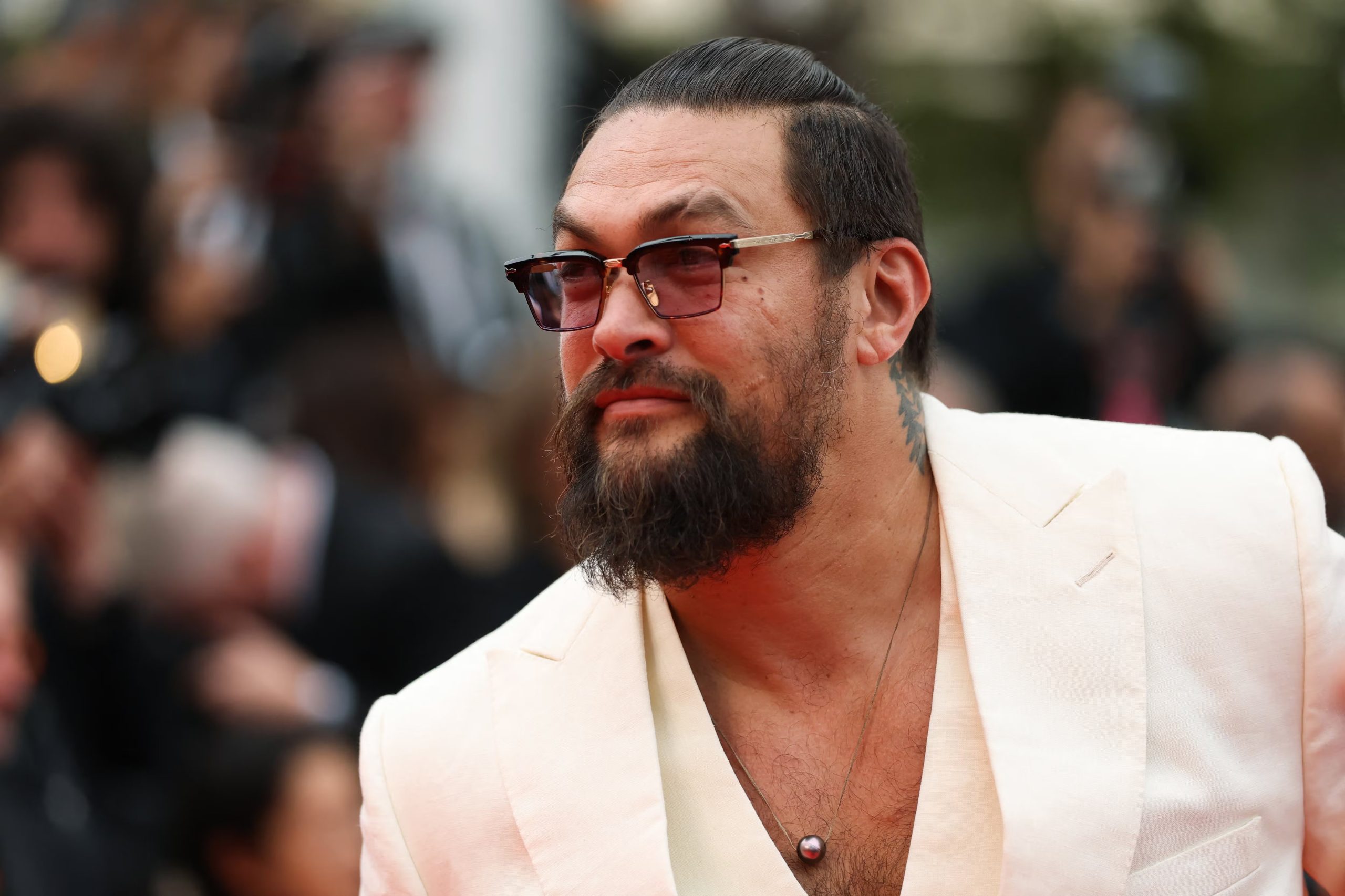 La infancia de Jason Momoa estuvo marcada por mudanzas entre Hawái, Iowa y Colorado, reforzando su conexión con raíces indígenas y europeas (REUTERS/Manon Cruz)