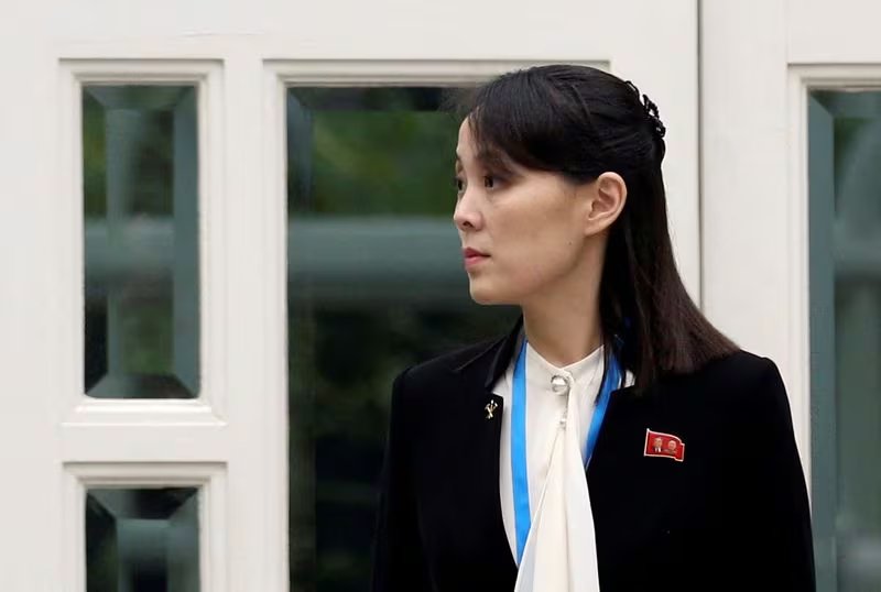 Kim Yo Jong en el hotel Metropole durante la cumbre entre Kim Jong Un y Trump en Hanói, febrero de 2019. Veterana de las negociaciones con Washington, hoy es la mujer más poderosa de Corea del Norte. (REUTERS/Leah Millis, Archivo)