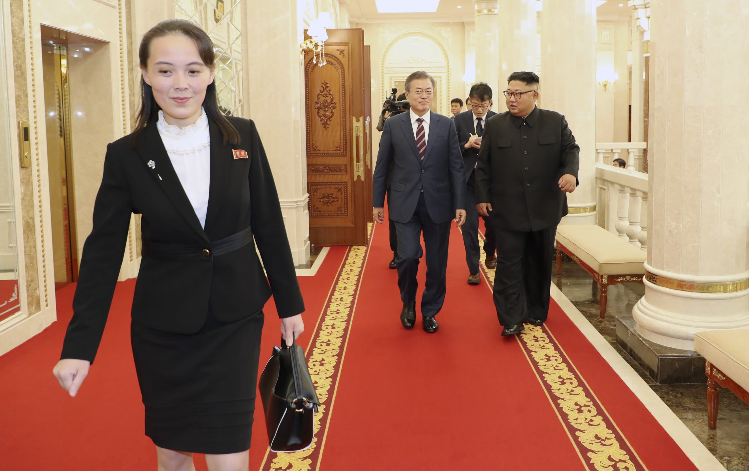 Kim Yo Jong, hermana de Kim Jong Un, en septiembre de 2018. Nacida en 1988, estudió en Suiza y ascendió rápidamente en la jerarquía desde que su hermano llegó al poder en 2011. (RYU SEUNG-IL / ZUMA PRESS / CONTACTOPHOTO)
