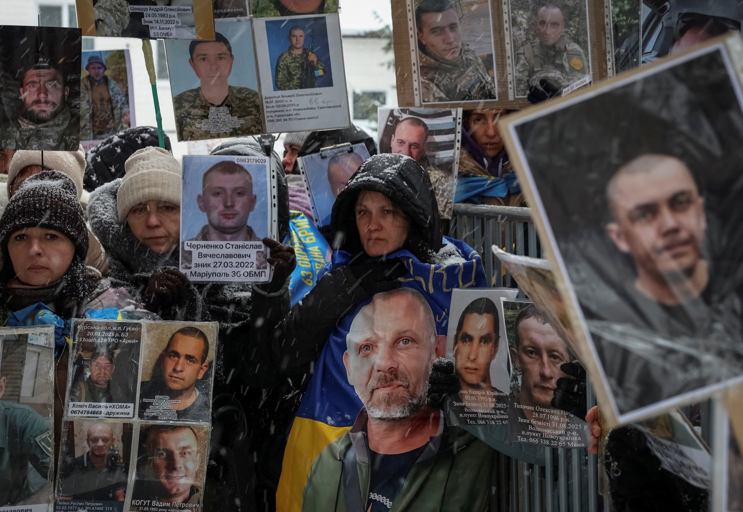 Muchos familiares desconocían el paradero exacto de los prisioneros hasta el anuncio del intercambio (Reuters)