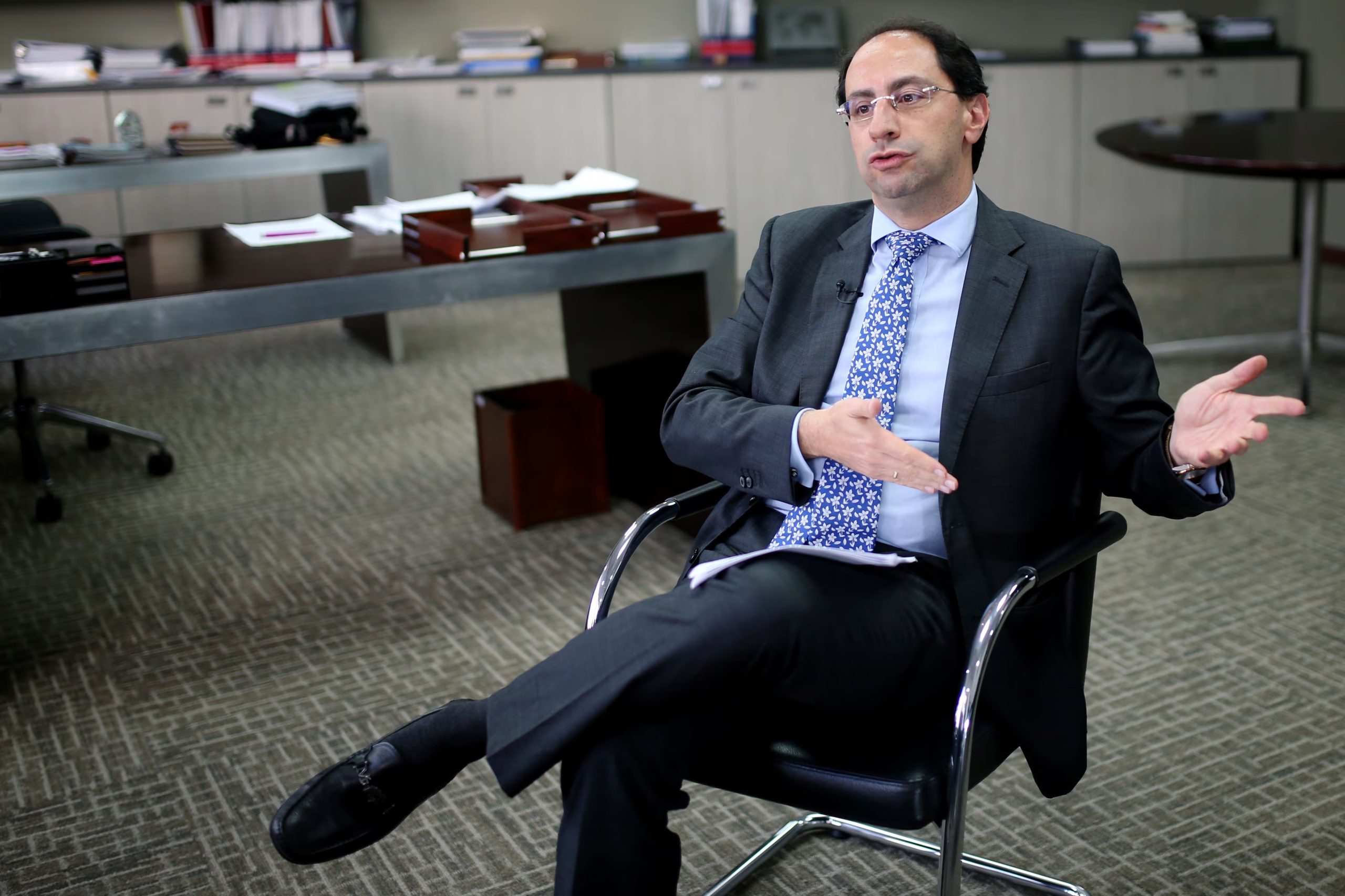 José Manuel Restrepo aseguró que la decisión del Consejo de Estado no reduce el aumento del salario mínimo, sino que exige al Gobierno sustentar técnicamente el decreto- crédito Luisa Gonzalez/REUTERS