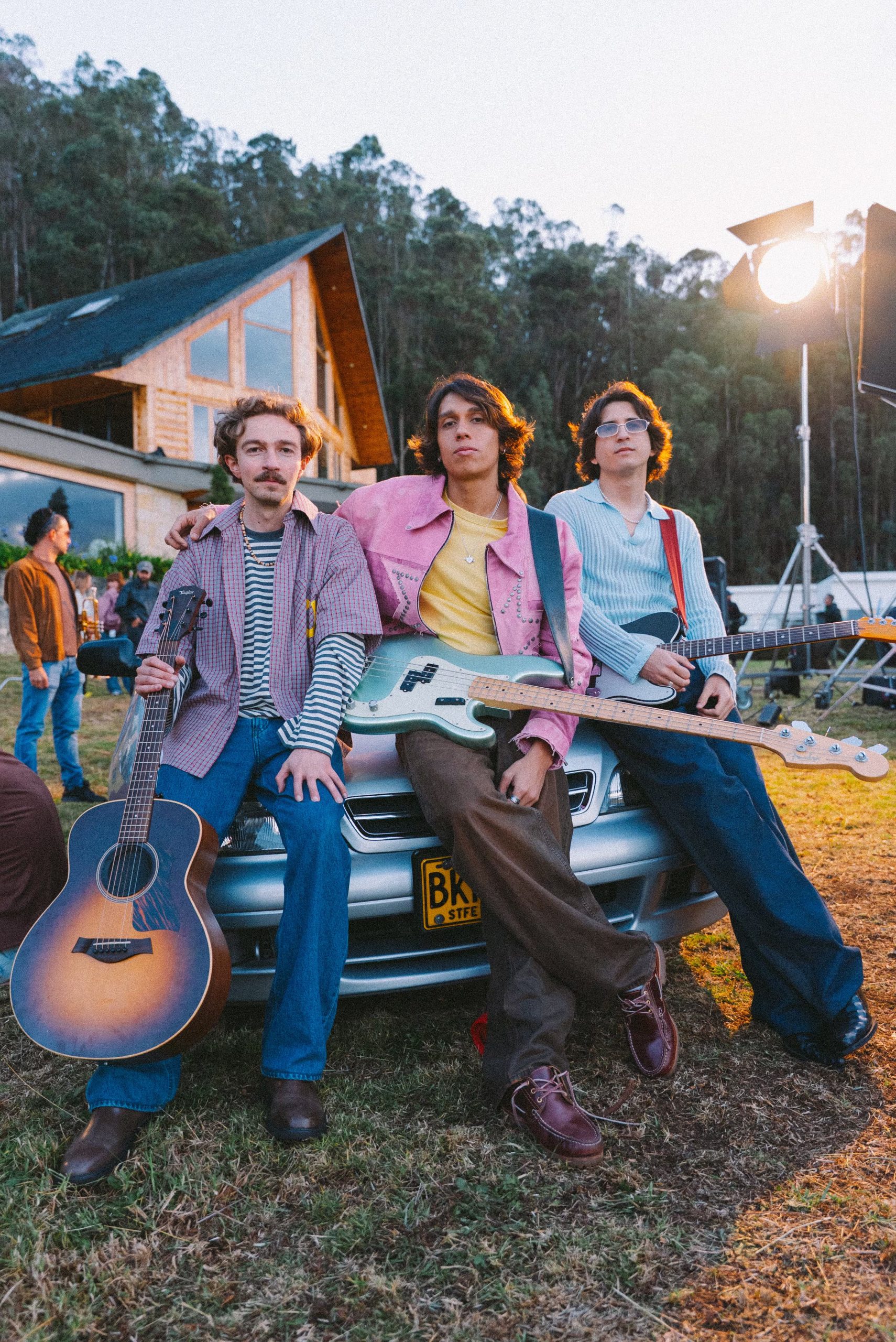 Juanes hizo el solo de guitarra de la canción 