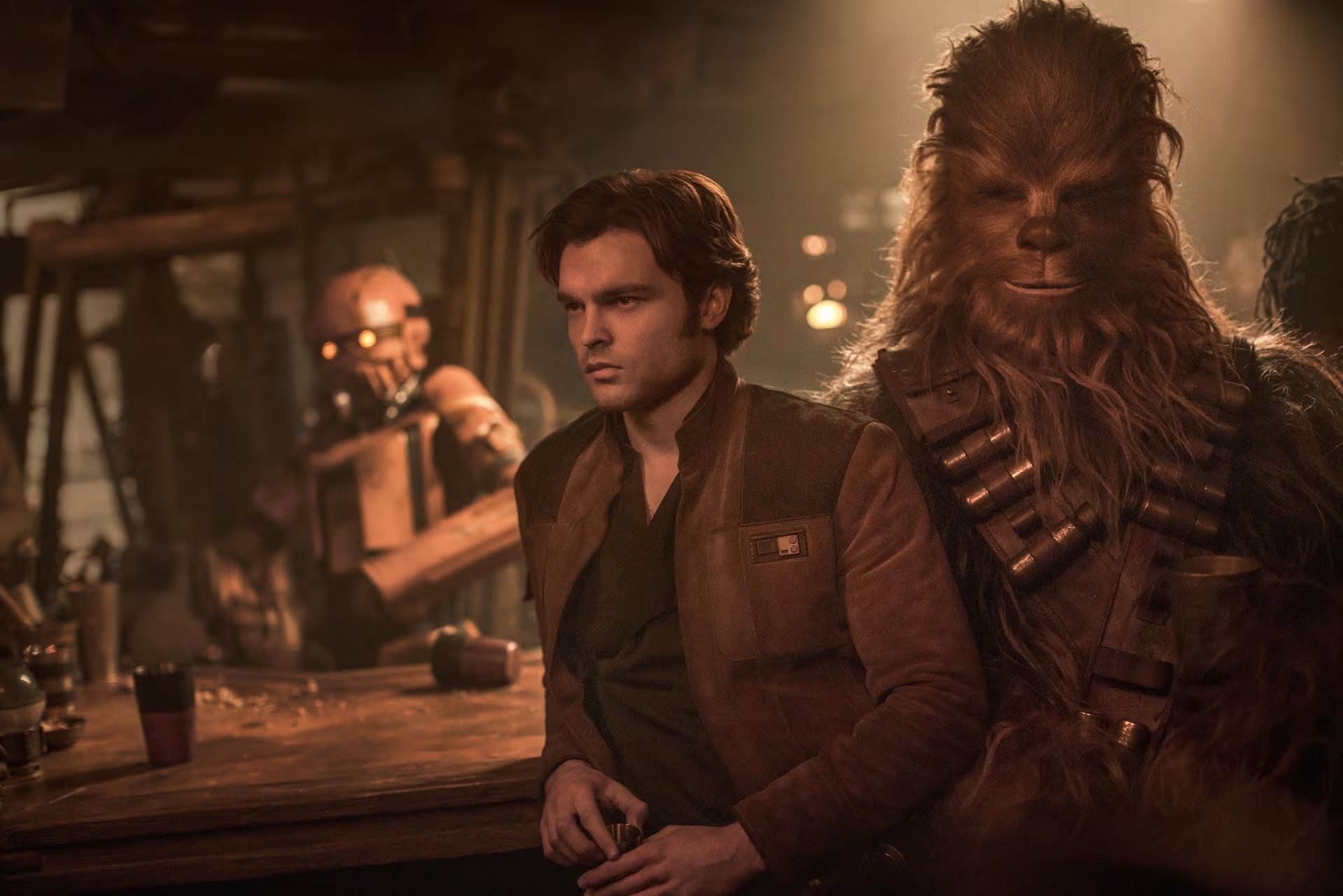 Han Solo: una historia de Star Wars revela los orígenes del icónico contrabandista y su relación con Chewbacca durante su juventud (Jonathan Olley/Lucas Film)