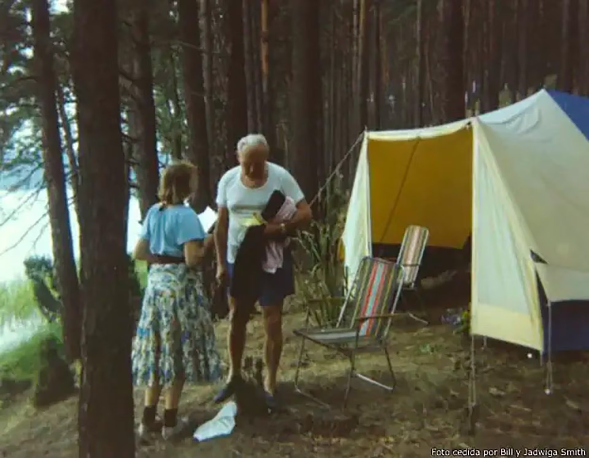 Camping en Polonia, en 1973, cuando ambos profundizaban una amistad nutrida por la filosofía y la fe (Crédito: Bill y Jadwiga Smith)
