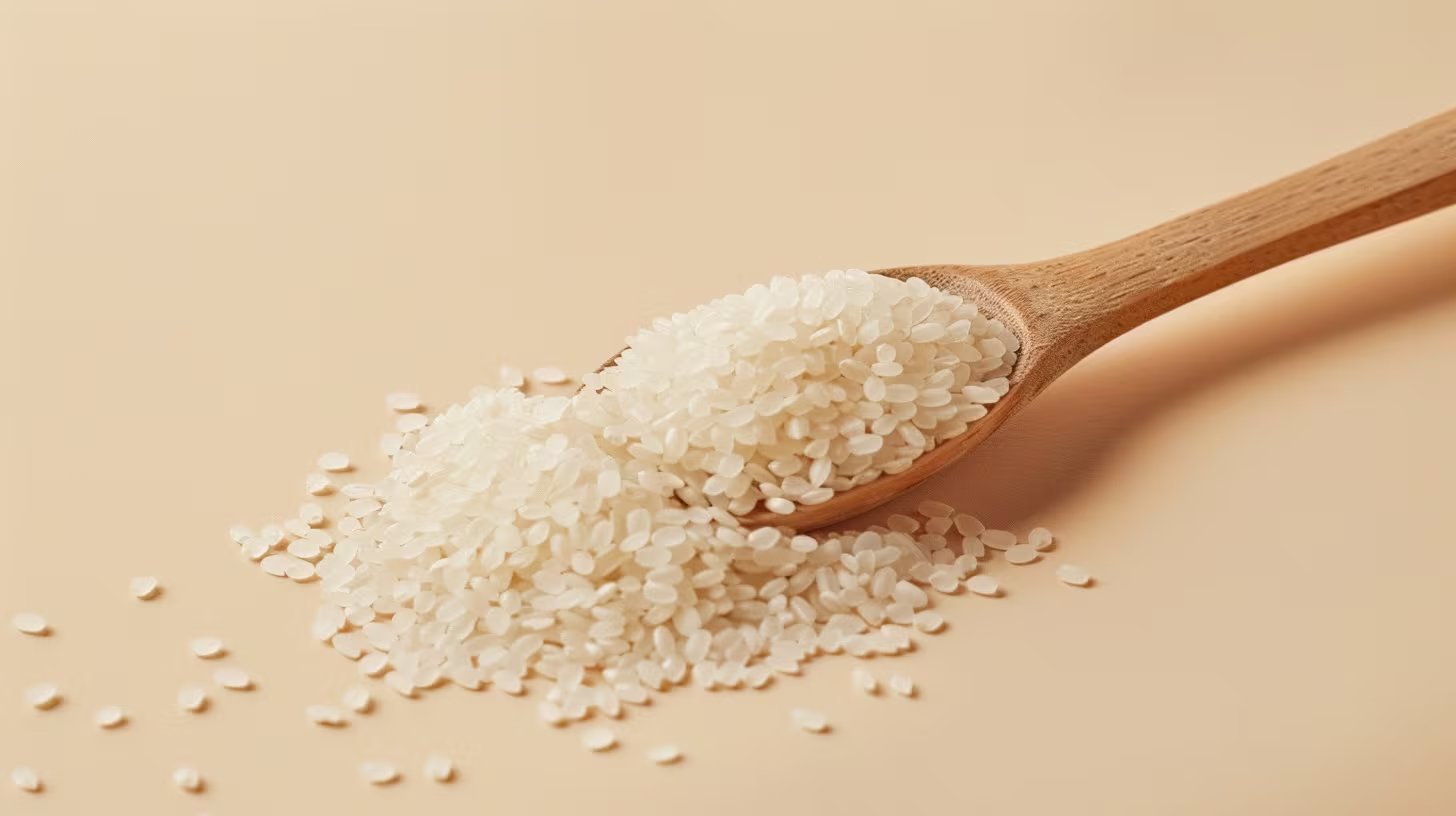 El arroz es conocido en la cosmética tradicional asiática por su capacidad para suavizar y tonificar la piel.