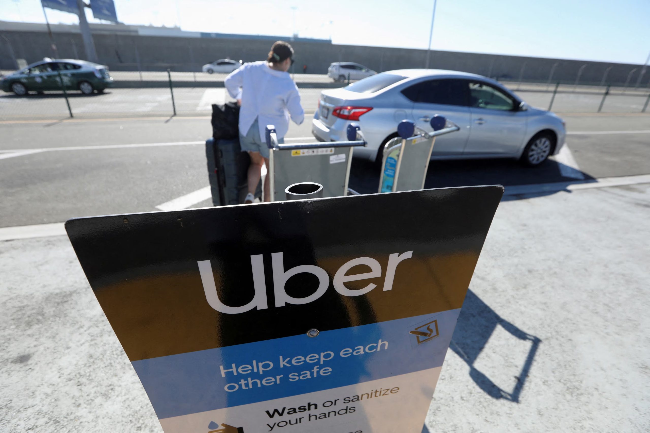 Uber garantiza uso mínimo de nuevos cargadores para asegurar rentabilidad y atraer inversiones a la infraestructura de carga eléctrica urbana (REUTERS/David Swanson)
