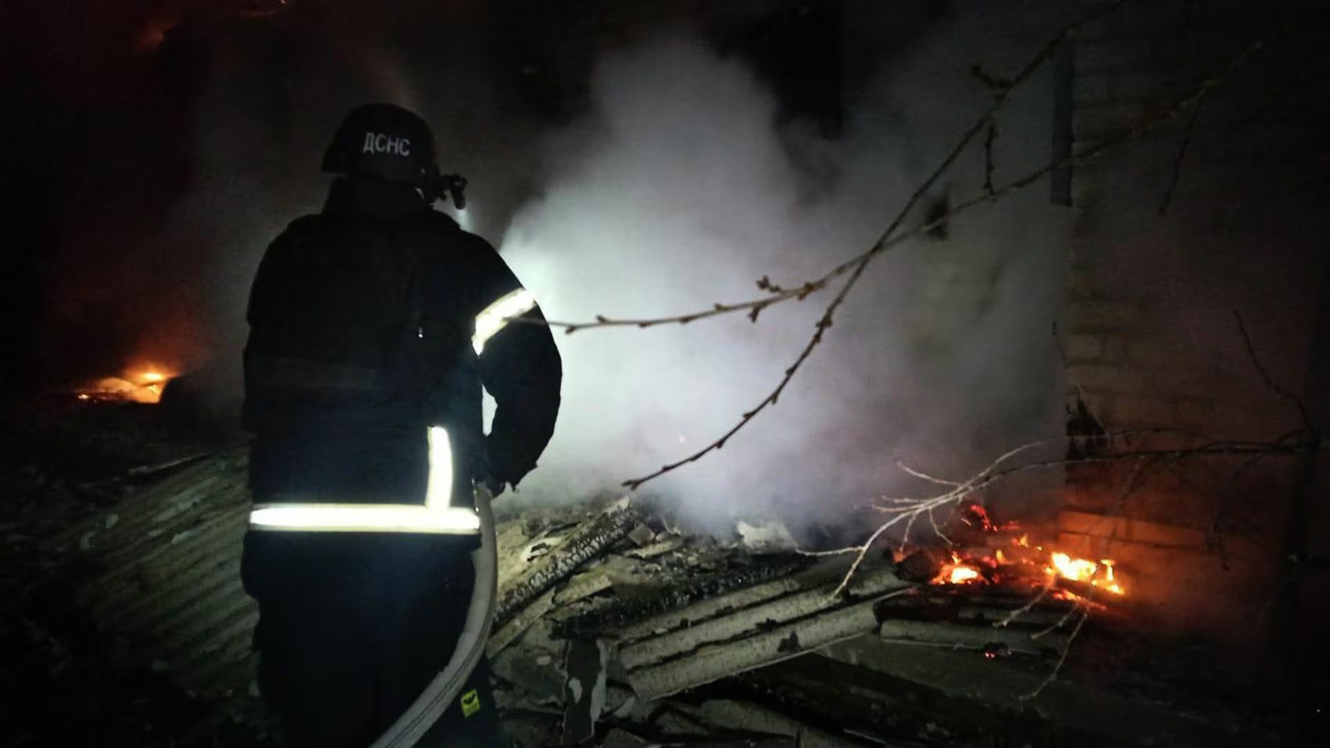 Rusia lanzó 29 misiles y 396 drones contra Ucrania en una sola noche, según autoridades locales (@ZelenskyyUa)