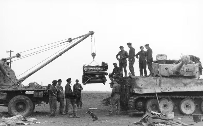 Su sofisticación mecánica y el enorme peso del vehículo provocaron continuas averías y exigieron una logística compleja para mantenerlo operativo bajo condiciones de combate (Bundesarchiv/Wikimedia)