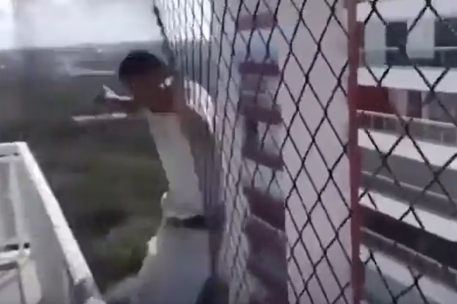 El incidente refuerza la discusión sobre la responsabilidad de empresas y supervisores en garantizar la prevención de riesgos en trabajos verticales