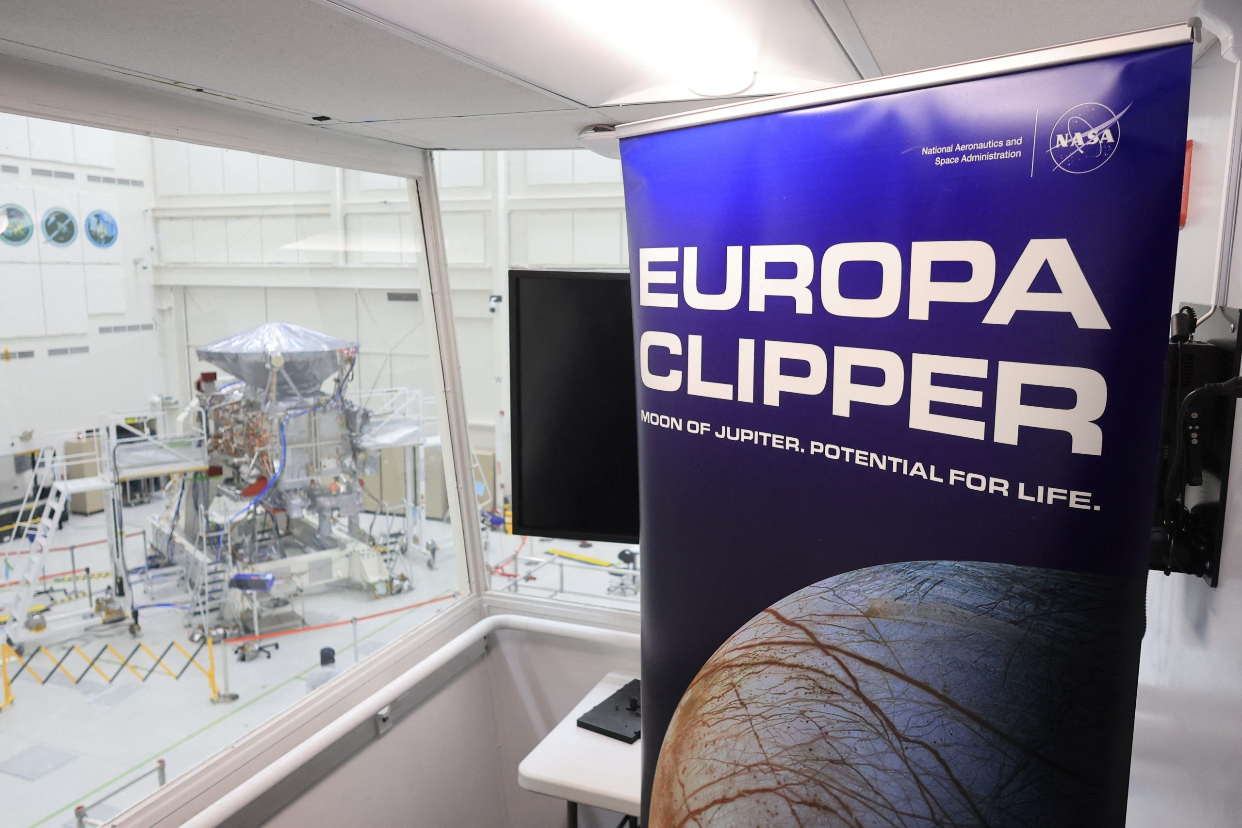 La mision Europa Clipper estudia el hielo y el oceano subteraneo para evaluar si existen condiciones compatibles con vida microscopica
(REUTERS/David Swanson)
