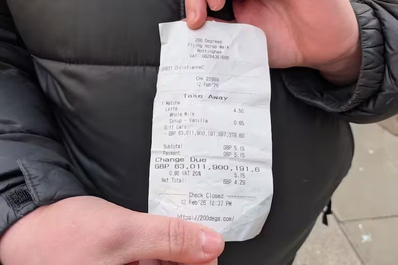Los £63 cuatrillones impresos en la tarjeta superan cualquier fortuna global, pero su uso está limitado a café y comida (Crédito: Nottingham Post)
