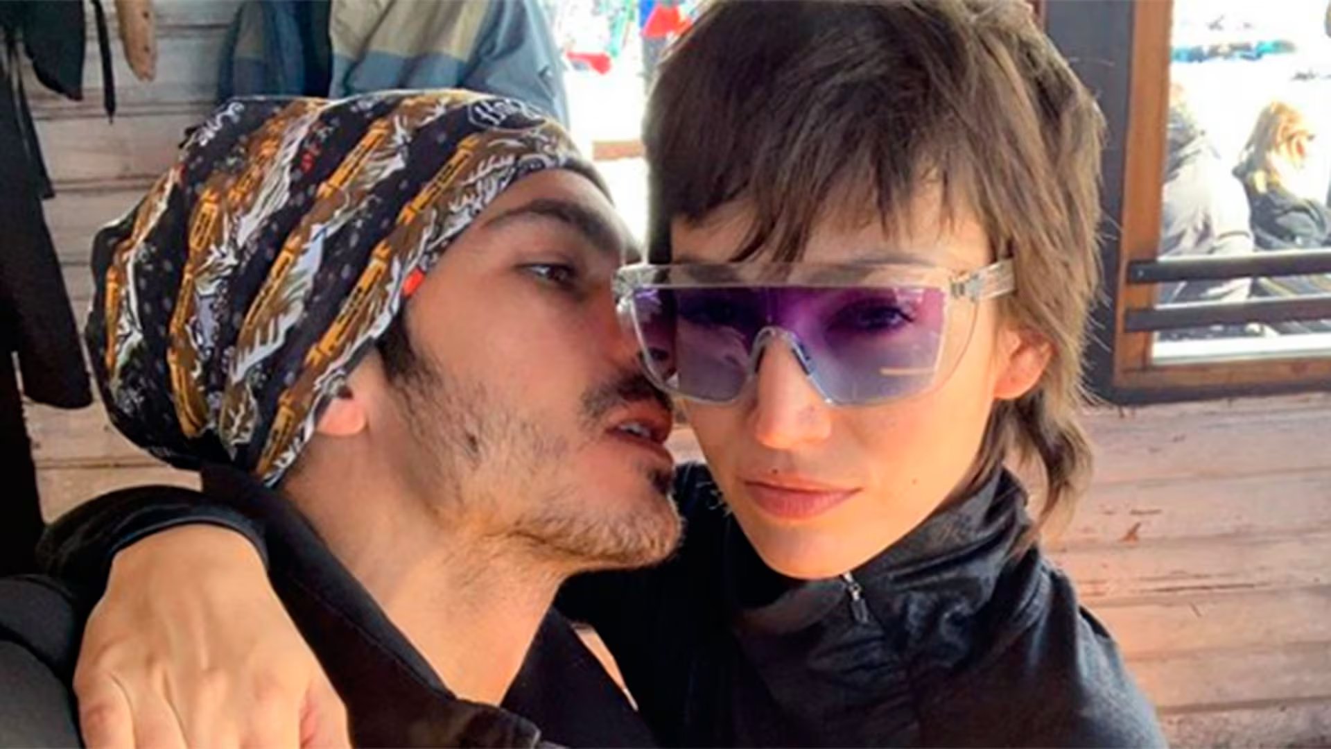 La pareja ha destacado en diversas alfombras rojas y festivales de cine, convirtiéndose en referentes de estilo y simpatía