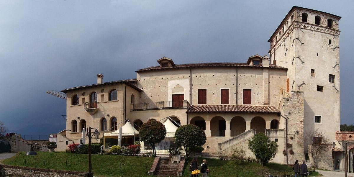 En el Renacimiento, Asolo se consolidó como un centro cultural gracias a la corte de Caterina Cornaro y la presencia de artistas e intelectuales europeos (Wikipedia)