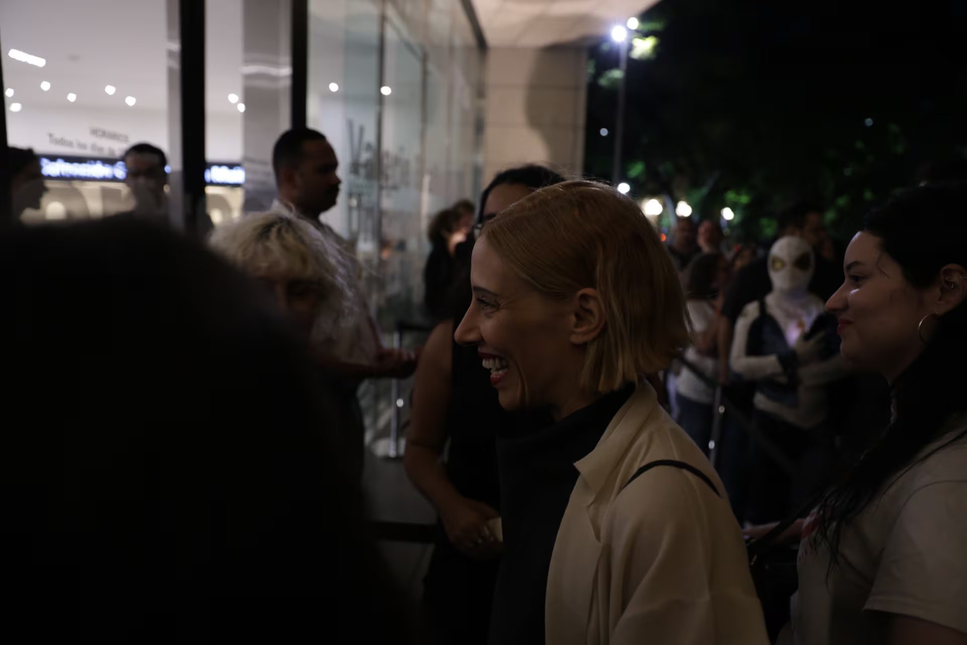 Juliana Gattas destacó entre las estrellas locales que presenciaron el evento