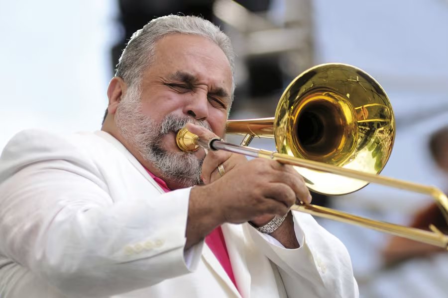 El matrimonio de Willie Colón y Julia Craig durante el Festival Internacional del Caribe en Cancún reunió a leyendas de la salsa como Celia Cruz y Johnny Ventura en una ceremonia inolvidable. (Foto: Twitter)