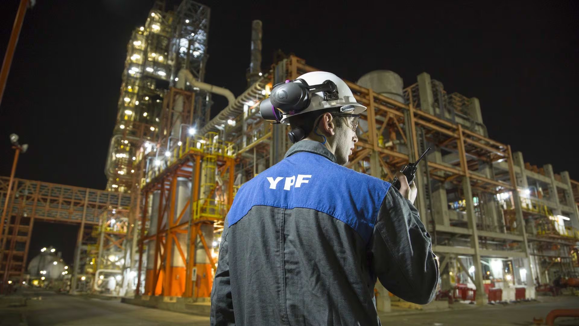 En el plano financiero, YPF obtuvo financiamiento por USD 3.700 millones (YPF)