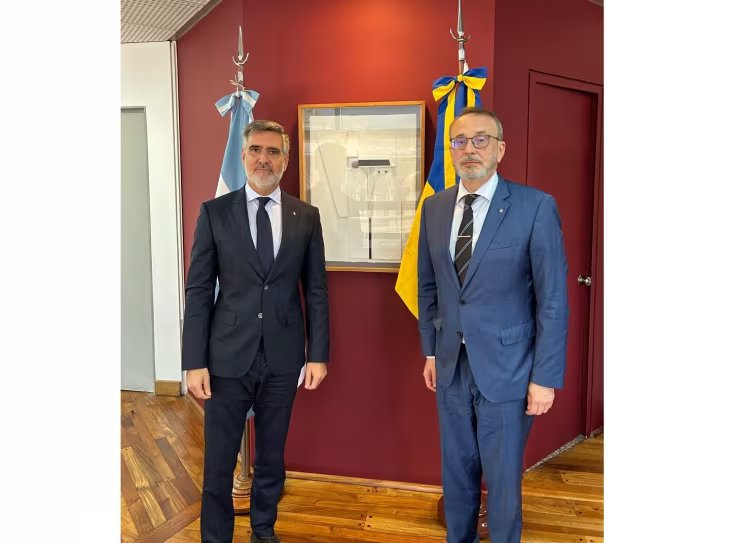 Klymenko y Brun en 2025. El embajador destacó que empresas locales ya consultan por proyectos de reconstrucción, que costará USD 800.000 millones (Embajada de Ucrania en Argentina)