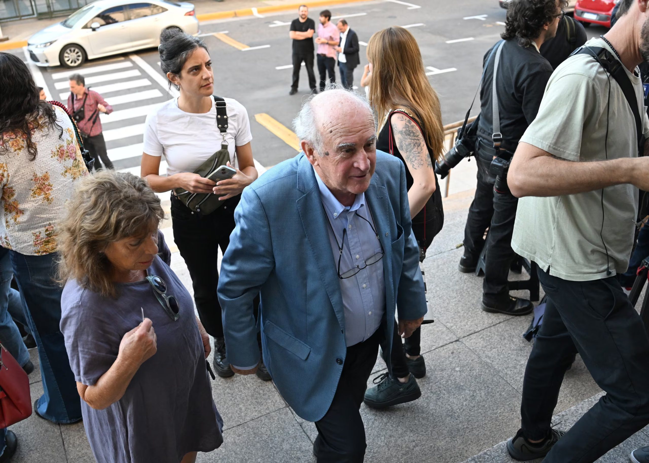 El abogado y exsenador Oscar Parrili, firme junto a CFK