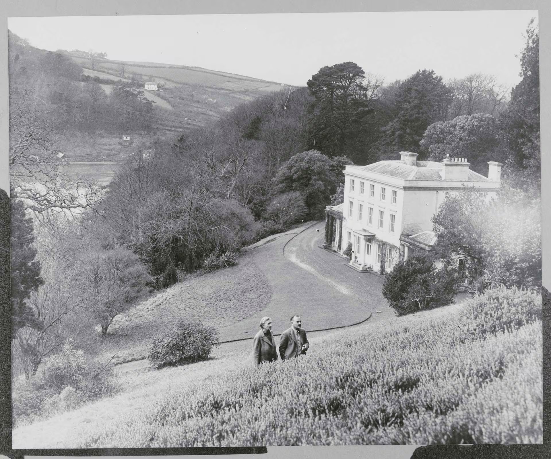 South Devon y la cuna de los misterios de Agatha Christie El paisaje de South Devon preserva la esencia de los escenarios que inspiraron a Agatha Christie, desde Greenway House hasta la emblemática Burgh Island, ahora destinos clave para los seguidores de la autora.