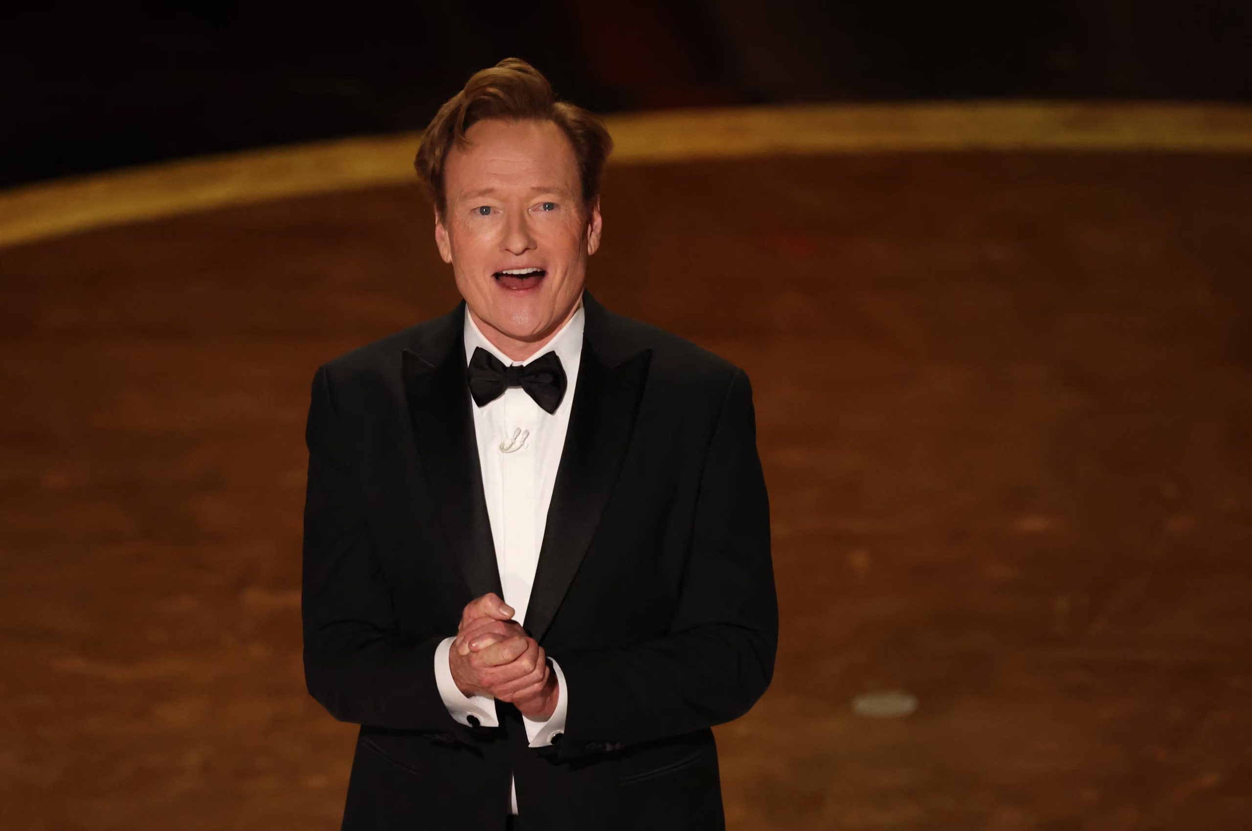 La lealtad de su equipo y el reconocimiento de colegas refuerzan la vigencia de Conan O’Brien como referente en el humor televisivo estadounidense (REUTERS)