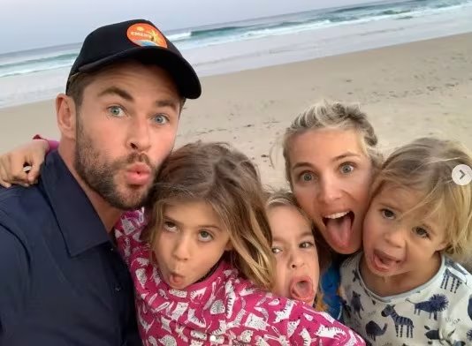 La crianza de los hijos Hemsworth se basa en el aprendizaje al aire libre y el ejemplo, integrando naturaleza, felicidad y educación personalizada en Australia (Instagram/Elsa Pataky)