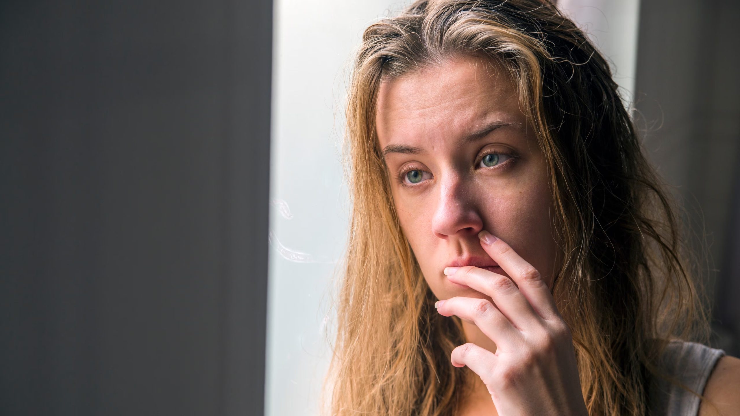 Imaginar escenarios catastróficos constantemente provoca agotamiento mental y físico. (Freepik)