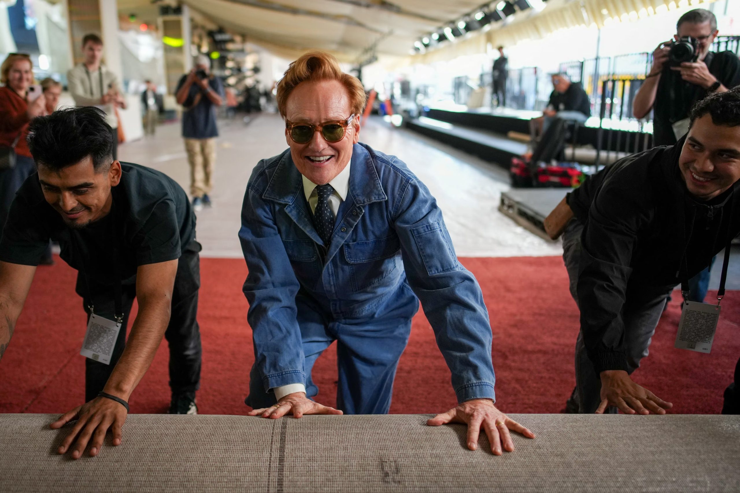 Conan O’Brien volverá a ser el anfitrión de los Premios Óscar por segundo año consecutivo. (REUTERS/Daniel Cole)