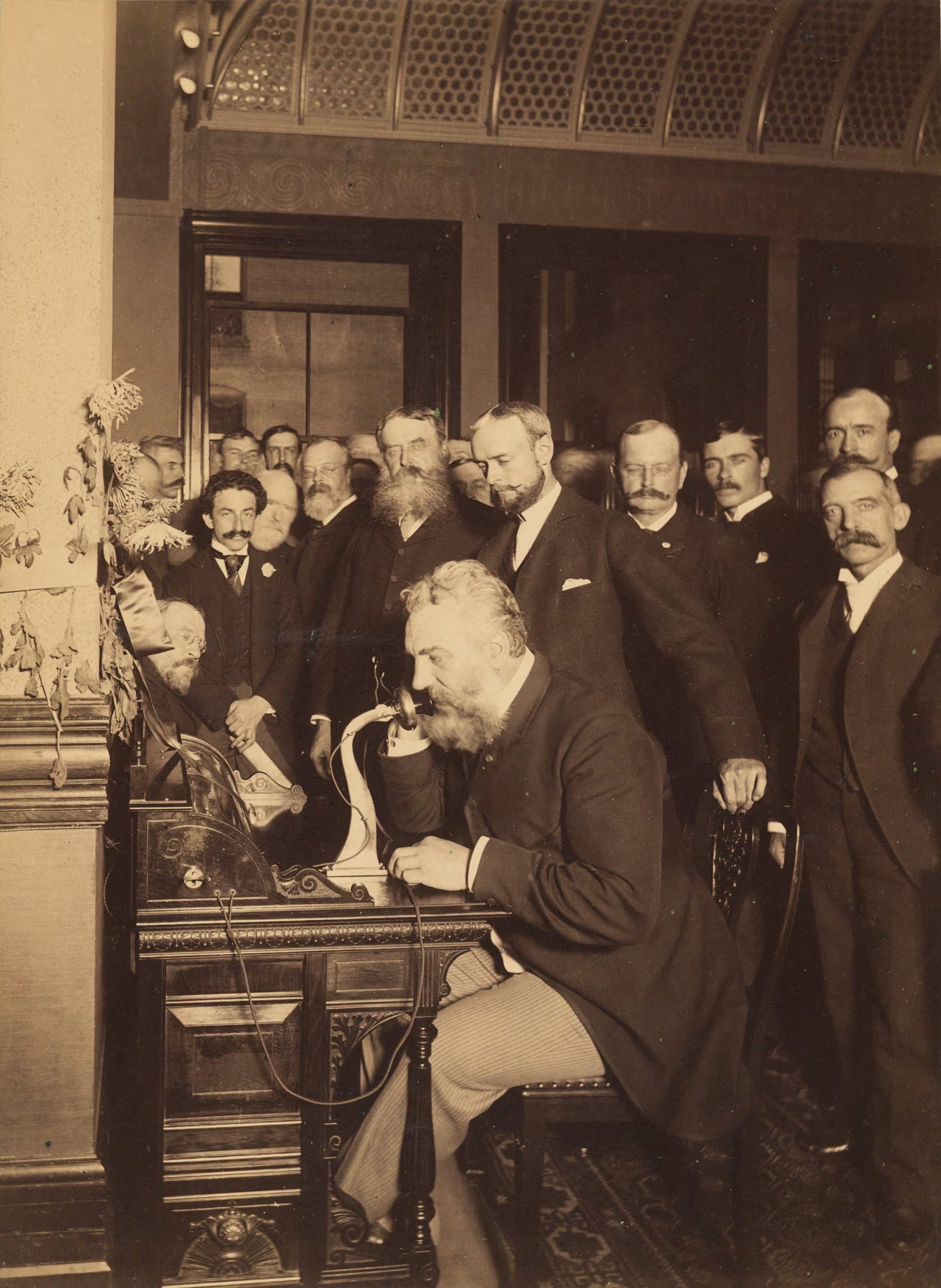 Alexander Graham Bell instaló su primer laboratorio en Canadá después de emigrar con su familia, donde impulsó nuevas investigaciones en acústica y fisiología (Dominio público)