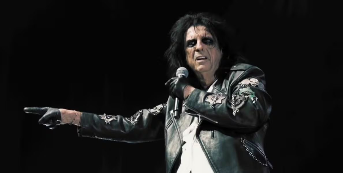 Con más de sesenta años de trayectoria y treinta discos publicados, Cooper reevalúa su legado como referente del rock internacional en su autobiografía
(Captura de pantalla: YouTube)