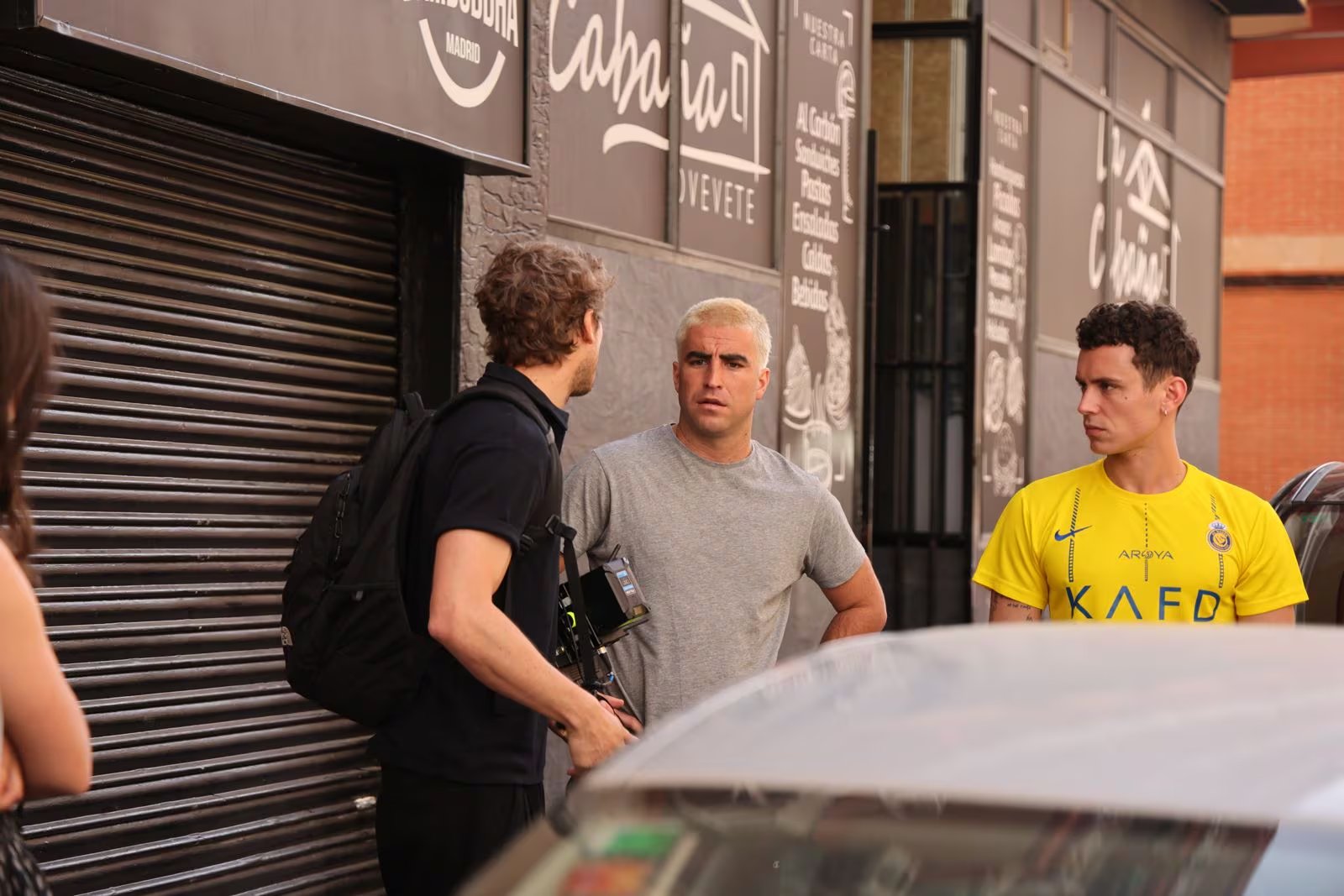 Luc Knowles dirige a Marco Cáceres y Arón Piper en 'Hugo 24'