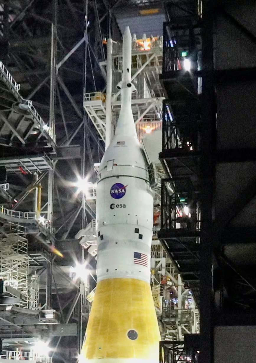 Los problemas técnicos recientes del SLS llevaron a la NASA a reevaluar el calendario y la arquitectura de las próximas misiones Artemis
(REUTERS/Joe Skipper)