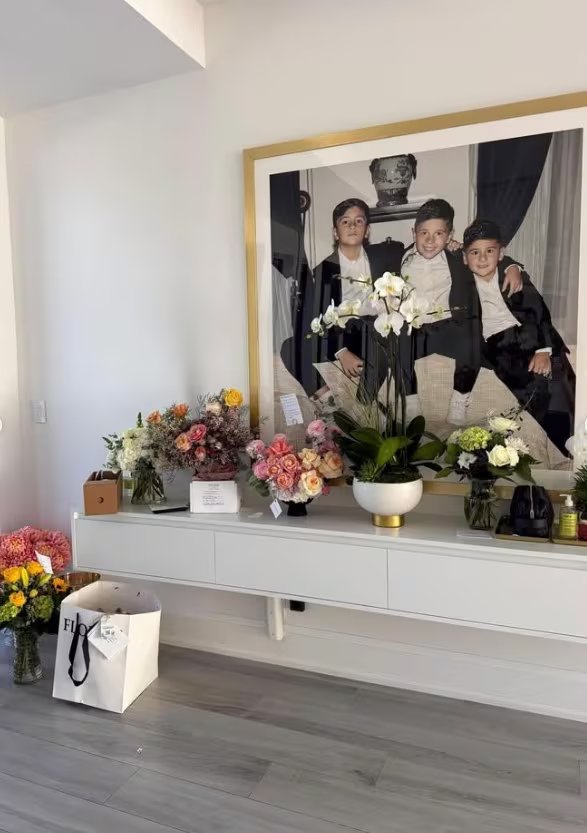 El rincón más comentado del cumpleaños de Antonela Roccuzzo fue uno que tenía un amplio cuadro con sus tres hijos (Instagram)