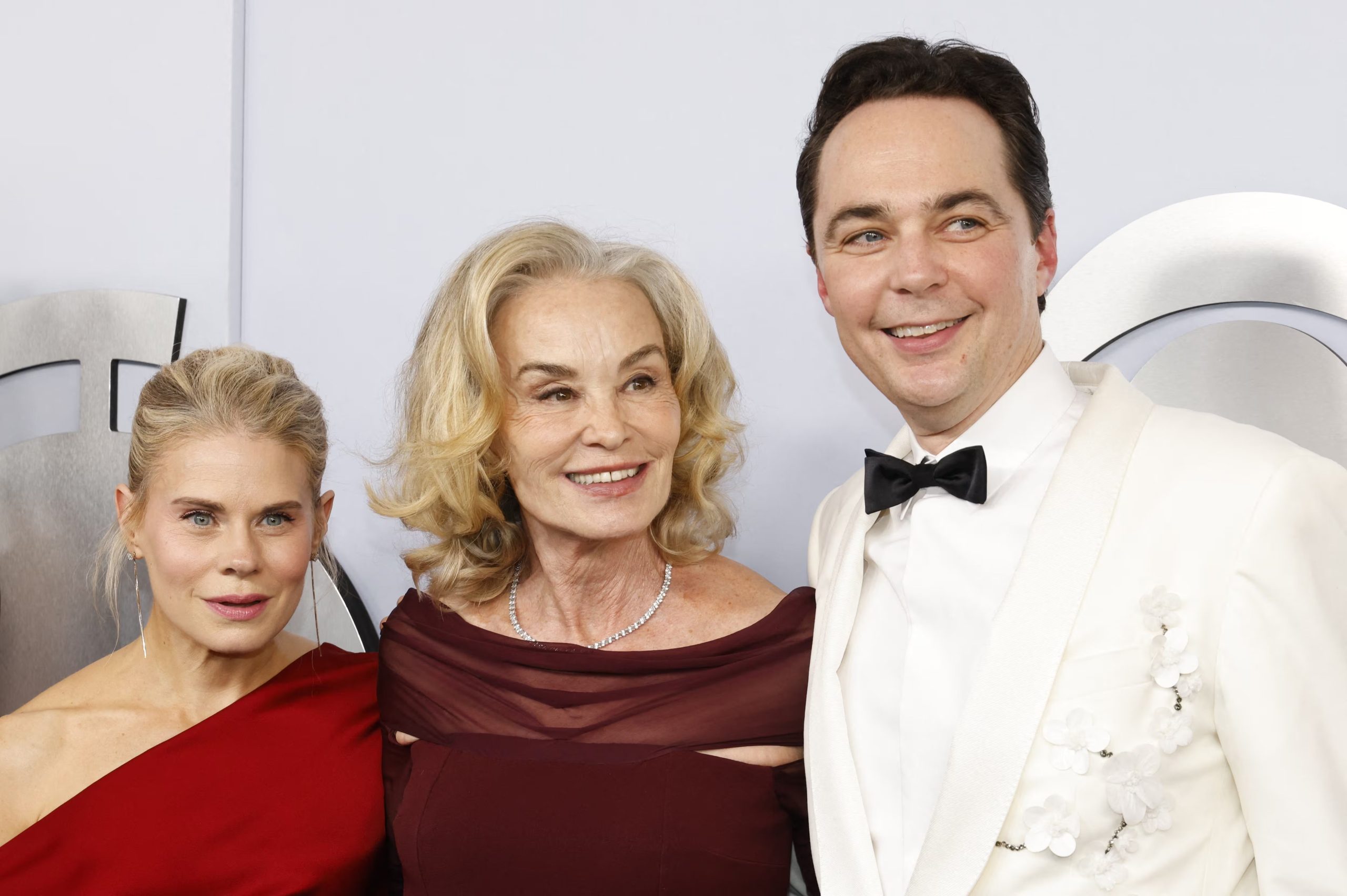 Actualmente, Jim Parsons reside en Nueva York y mantiene una presencia activa en redes sociales, mostrando una imagen más relajada y personal - REUTERS/Eduardo Munoz