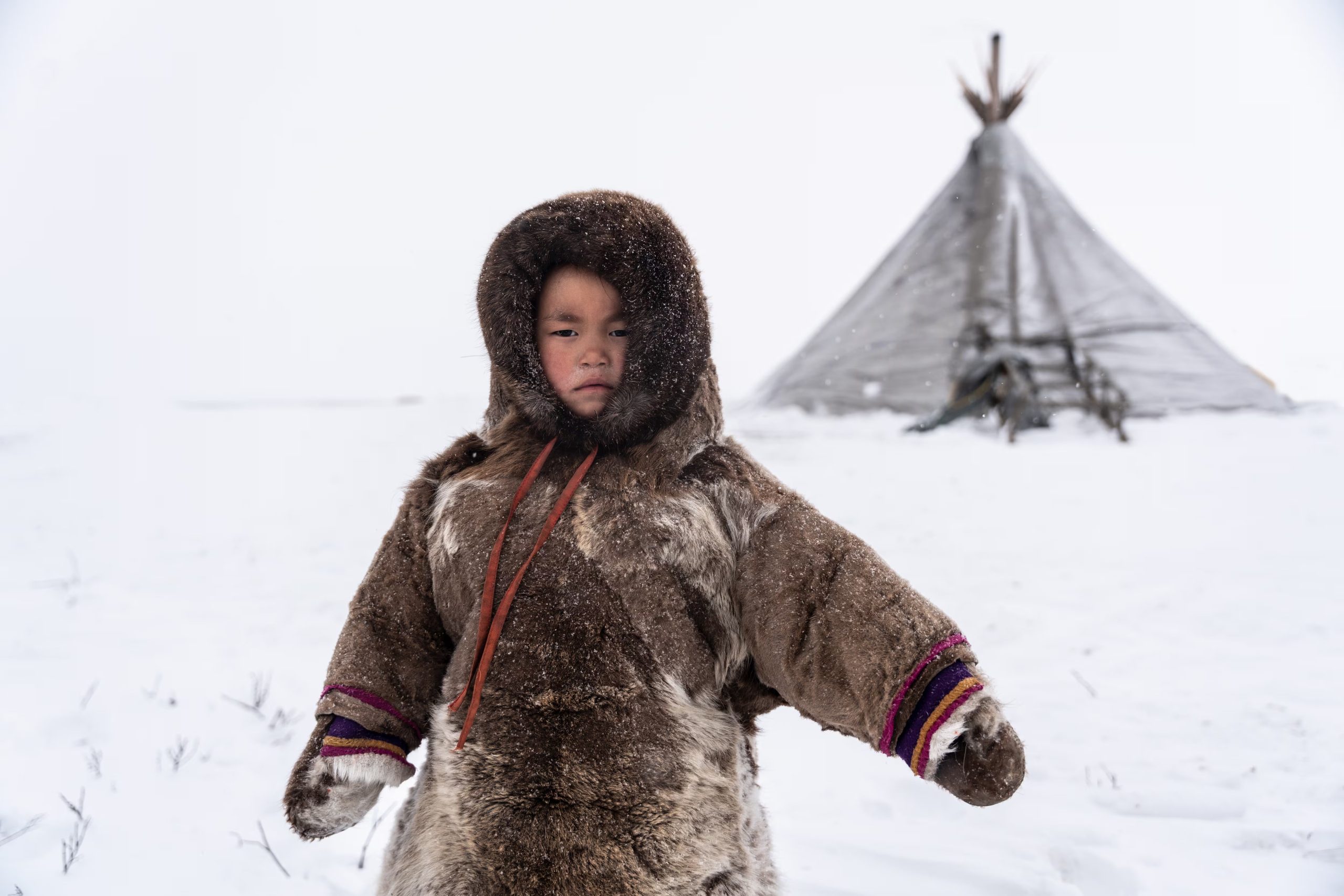 El niño de la tribu de los nenets en Siberia (@sofimprado).