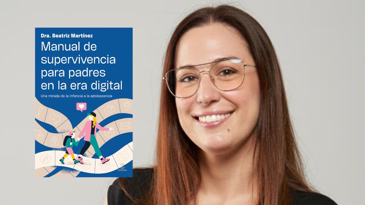 La dra. Beatriz Martínez publica 'Manual de supervivencia para padres en la era digital' (Espasa, 2026). (Montaje Infobae con imágenes cedidas)