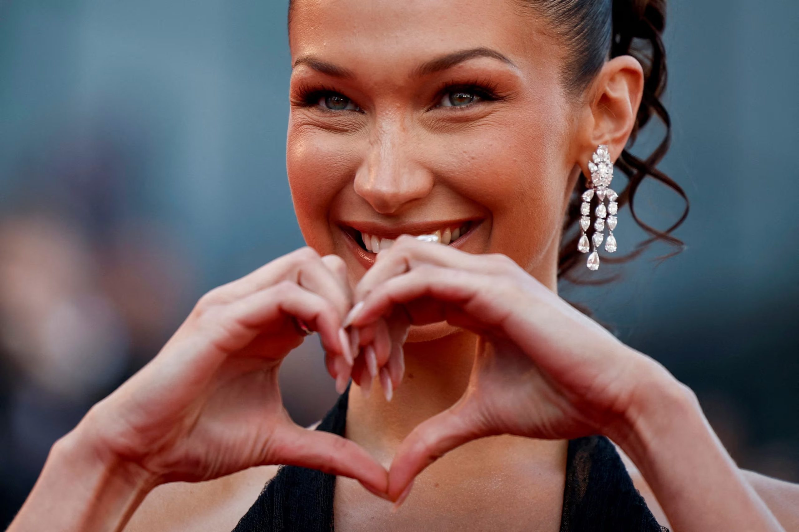 Bella Hadid compartió su experiencia sobre el impacto de la presión en la industria de la moda