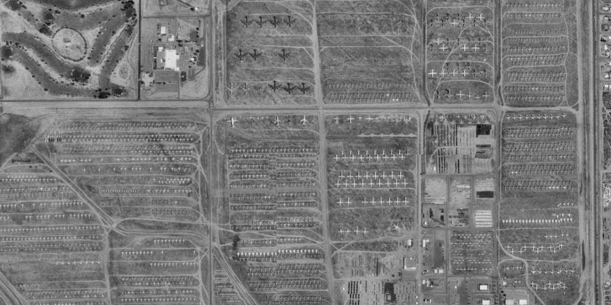 El Aerospace Maintenance and Regeneration Center (AMARC) centraliza el almacenamiento y reciclaje de aviones desde la década de 1940 (Wikipedia)