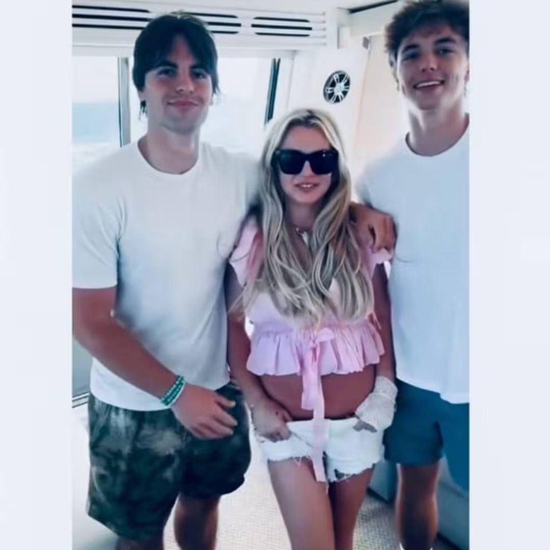 El esperado reencuentro familiar de Britney Spears con sus hijos adultos, Sean Preston y Jayden James, se produjo en un paseo en yate tras meses de distanciamiento (Instagram/Britney Spears)