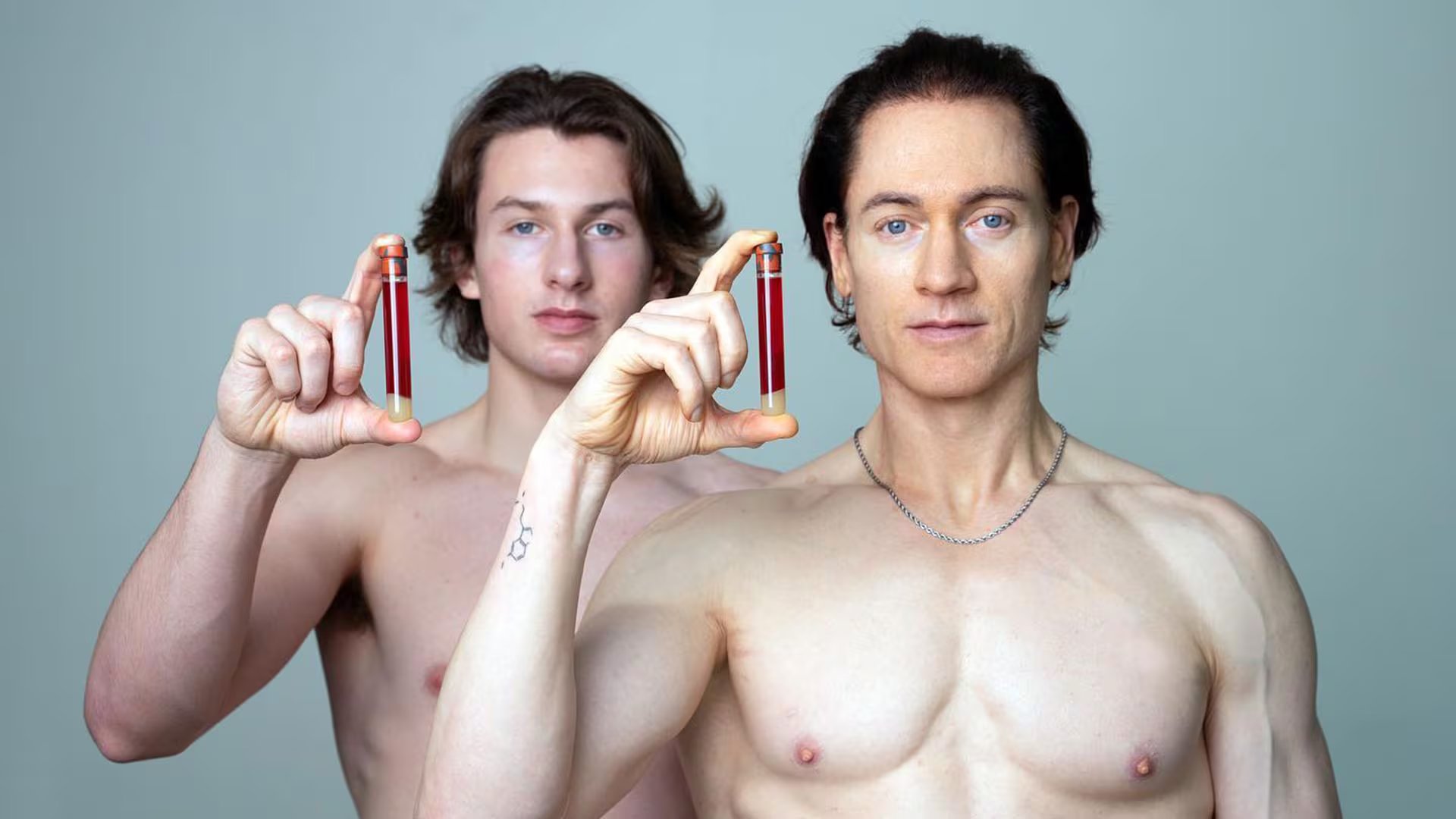 Su régimen de longevidad incluye monitoreo de frecuencia cardíaca, sueño profundo y duración de erecciones nocturnas como indicadores clave de salud masculina