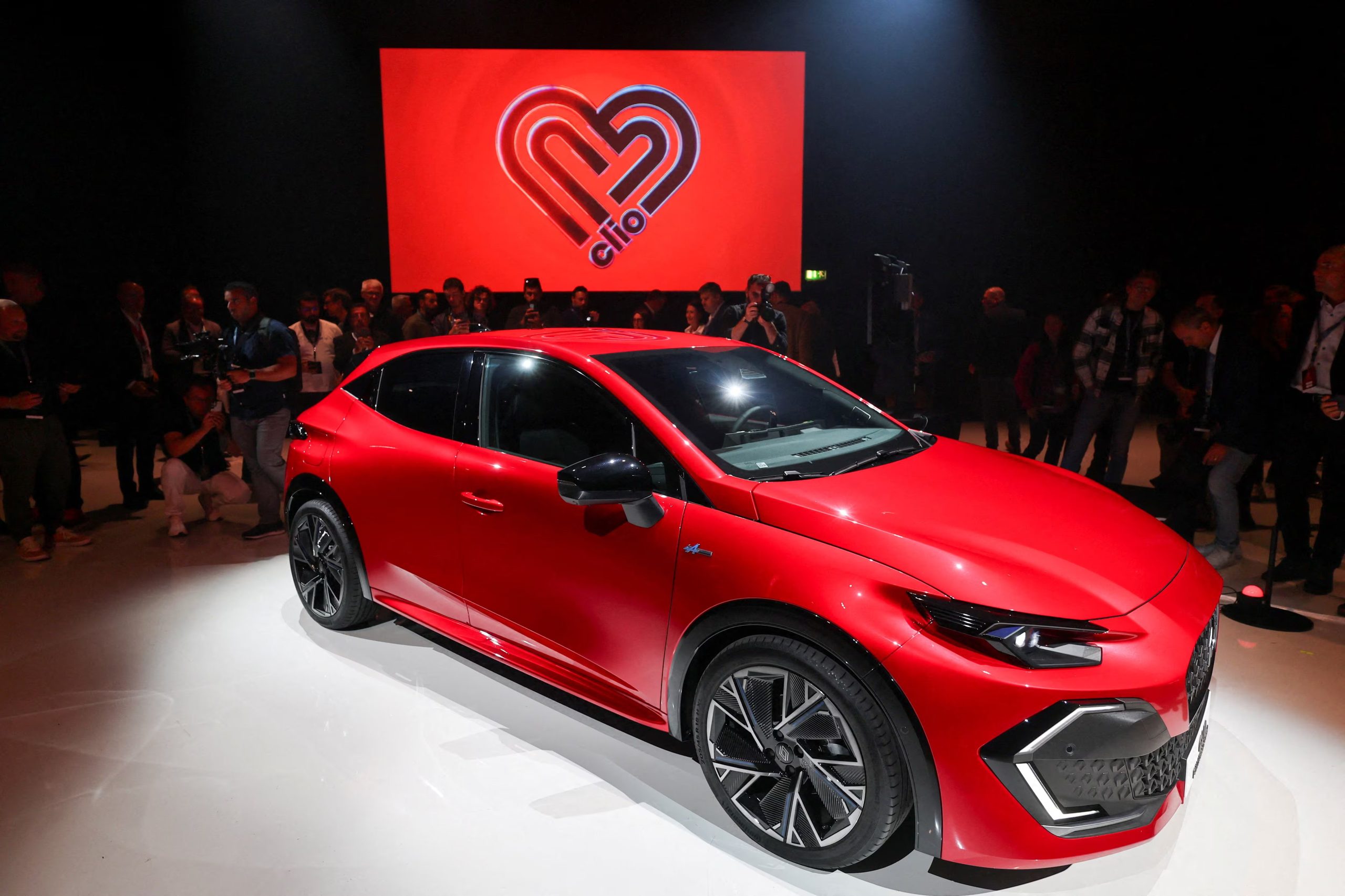 El nuevo Renault Clio es un auto Full Hybrid y va camino a ser uno de los autos del año en Eyuropa. REUTERS/Kai Pfaffenbach/File Photo