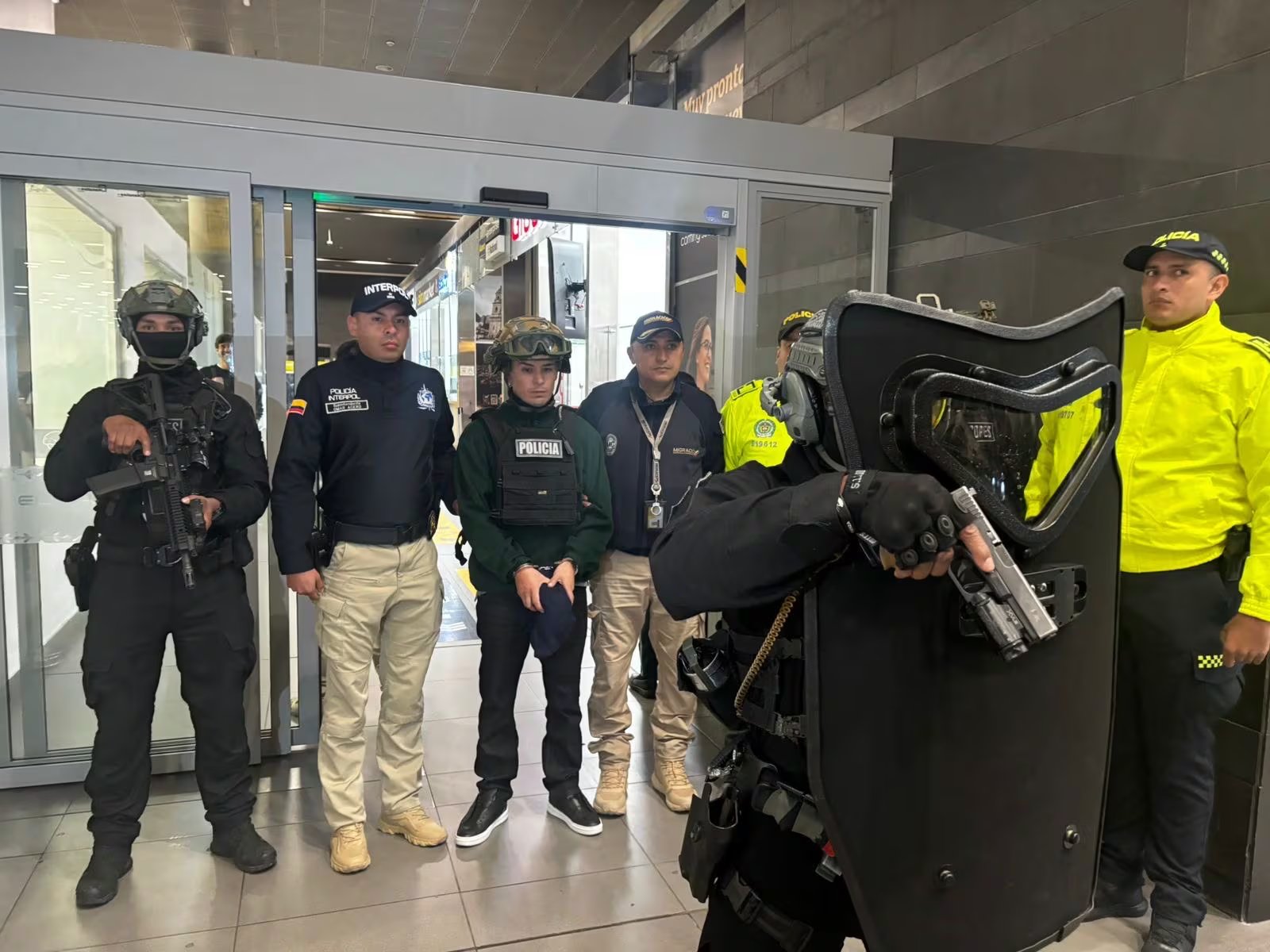 Cayó alias Lobo Menor, cabecilla de Los Lobos y responsables del crimen de un excandidato presidencial de Ecuador - crédito @petrogustavo/X