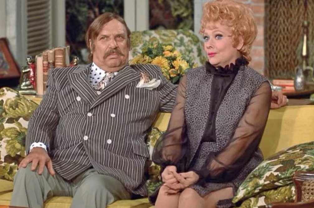 Jackie Coogan unto a Lucille Ball a fines de la década de 1960 