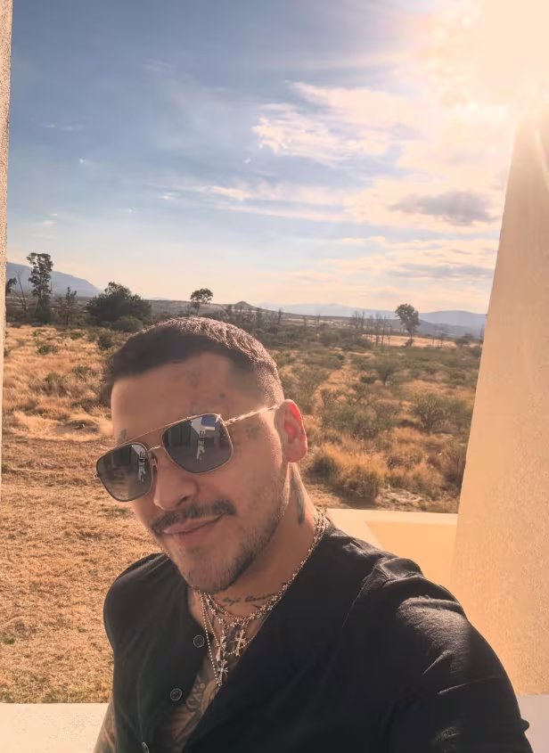 Las letras de ambas canciones suenan muy parecidas, lo que generó debate en redes sociales entre los seguidores de ambos artistas. (IG Nodal)