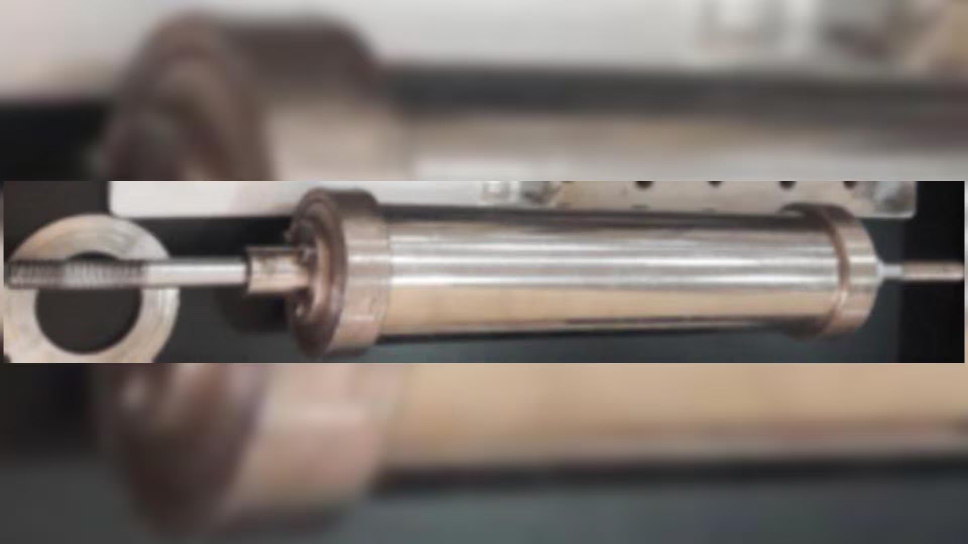 El invento utiliza fricción entre bolas de acero y varillas internas para disipar la energía generada por sismos y movimientos (Crédito: Moussa Leblouba)